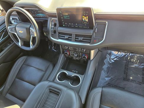 Used 2024 Chevrolet Suburban LT image 17