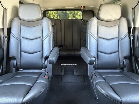 Used 2016 Cadillac Escalade 2WD image 41