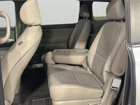 Used 2021 Kia Sedona LX FWD image 11