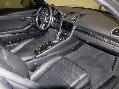 Used 2019 Porsche 718 Cayman RWD image 19
