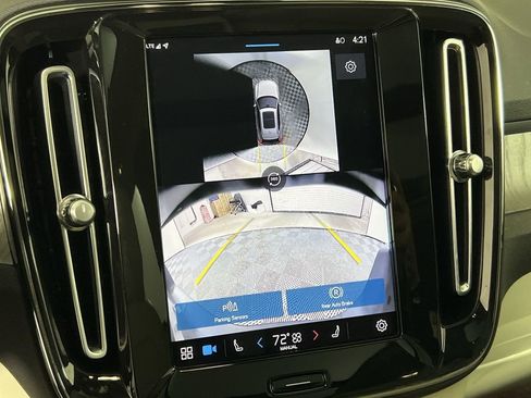 Used 2024 Volvo XC40 B5 Plus image 23