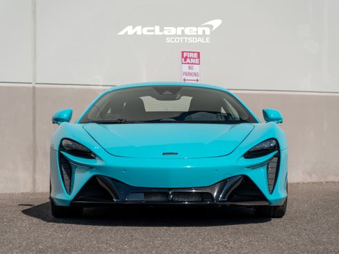 Used 2024 McLaren Artura image 10
