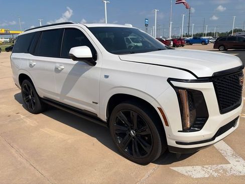 Used 2025 Cadillac Escalade Sport w/ Touring Package AWD/4WD image 10