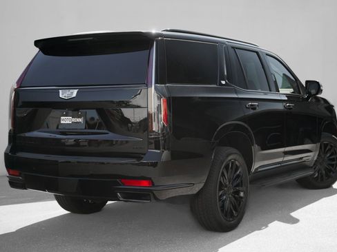 Used 2023 Cadillac Escalade Premium Luxury image 3