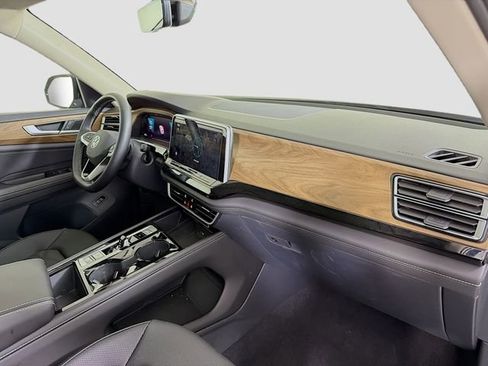 New 2025 Volkswagen Atlas SE image 30