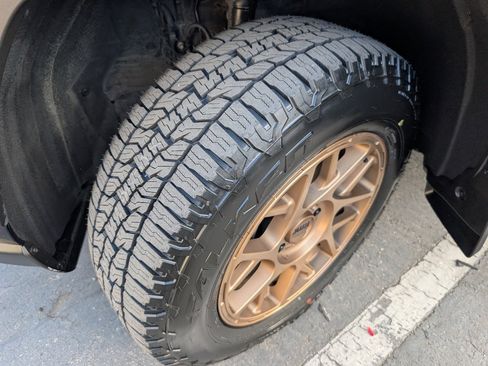 Used 2021 Toyota RAV4 XLE image 21