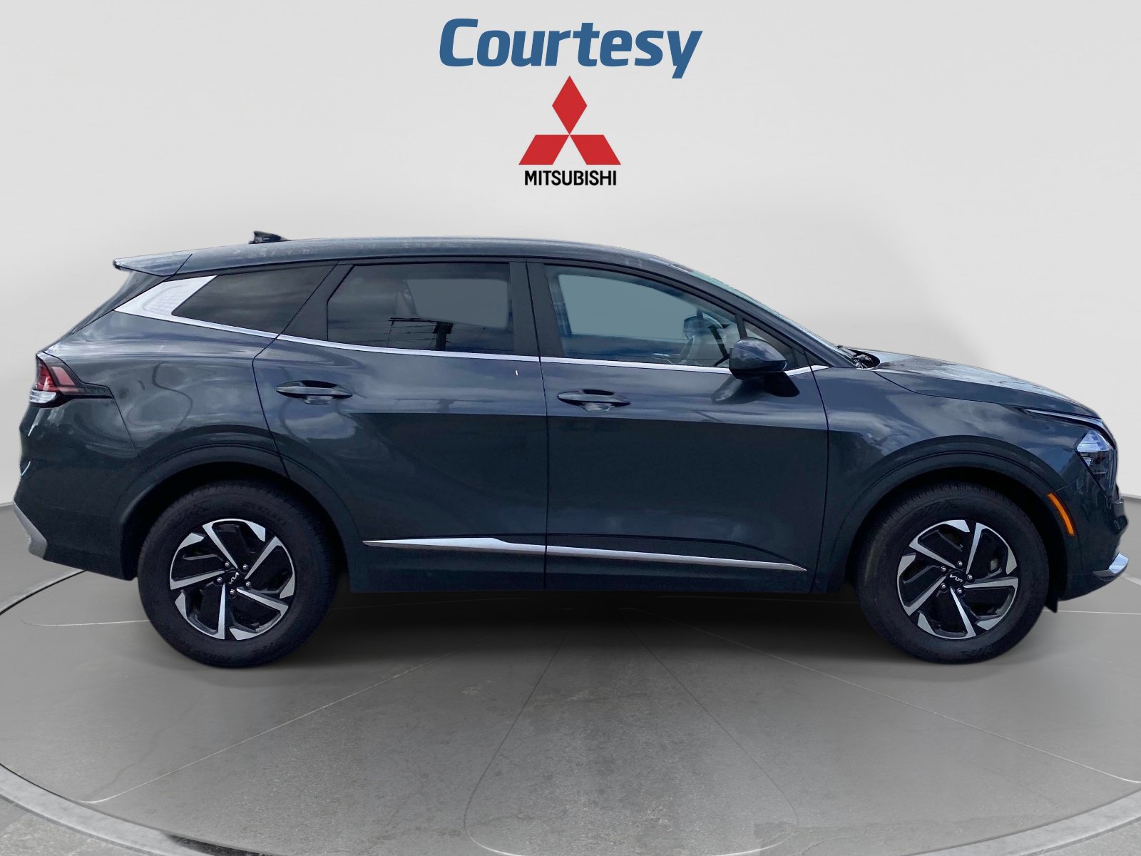 Used 2023 Kia Sportage LX AWD/4WD image 6