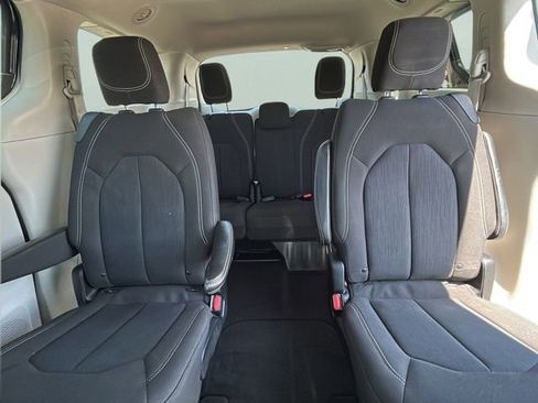 Used 2023 Chrysler Voyager LX image 18