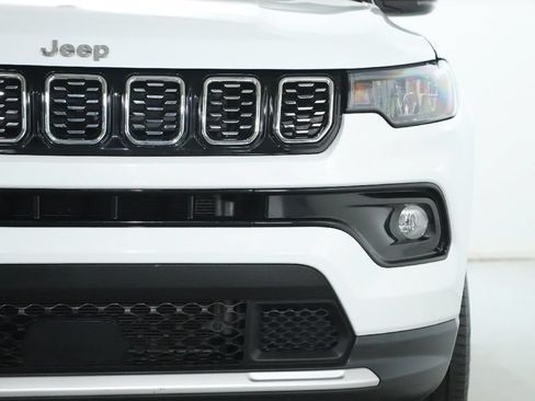 Used 2025 Jeep Compass Limited AWD/4WD image 7