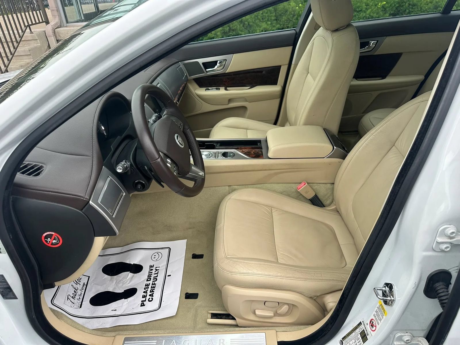 Used 2011 Jaguar XF RWD image 8