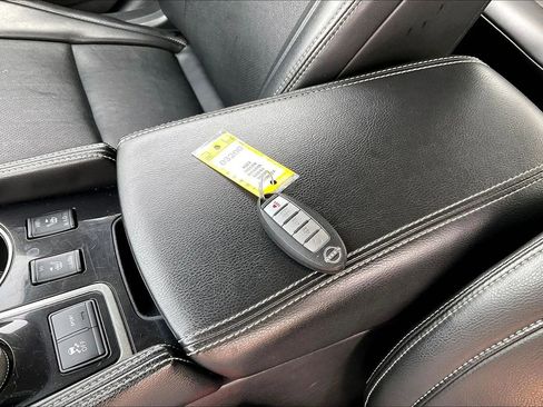Used 2023 Nissan Maxima SL FWD image 41