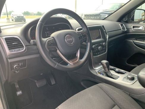 Used 2019 Jeep Grand Cherokee Laredo image 10