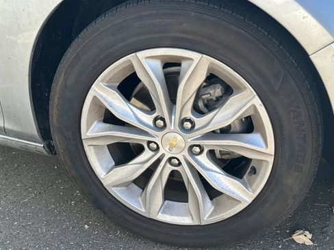 Used 2022 Chevrolet Malibu LT FWD image 4
