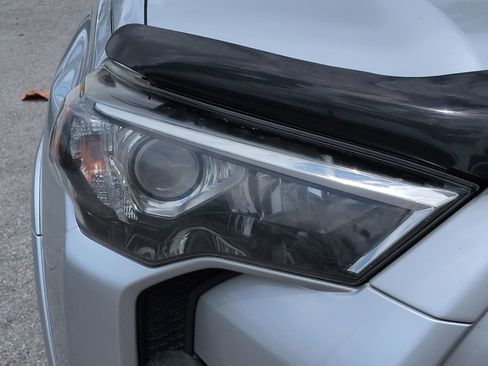 Used 2018 Toyota 4Runner TRD Off-Road Premium AWD/4WD image 10