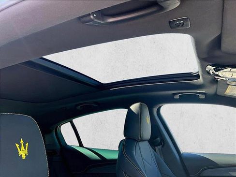 Used 2025 Maserati Grecale Modena image 17