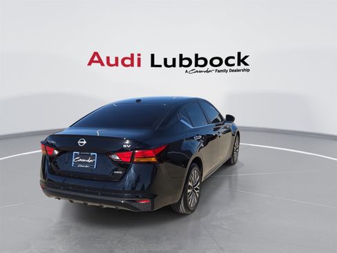 Used 2024 Nissan Altima 2.5 SV image 8