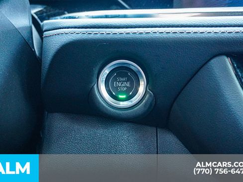 Used 2025 Chevrolet Suburban High Country image 34