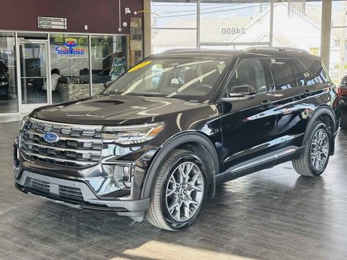 Used 2025 Ford Explorer Platinum w/ Ultimate Package AWD/4WD image 16