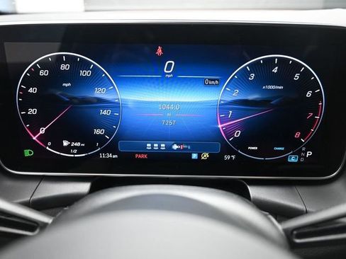 Used 2025 Mercedes-Benz GLC 300 image 10