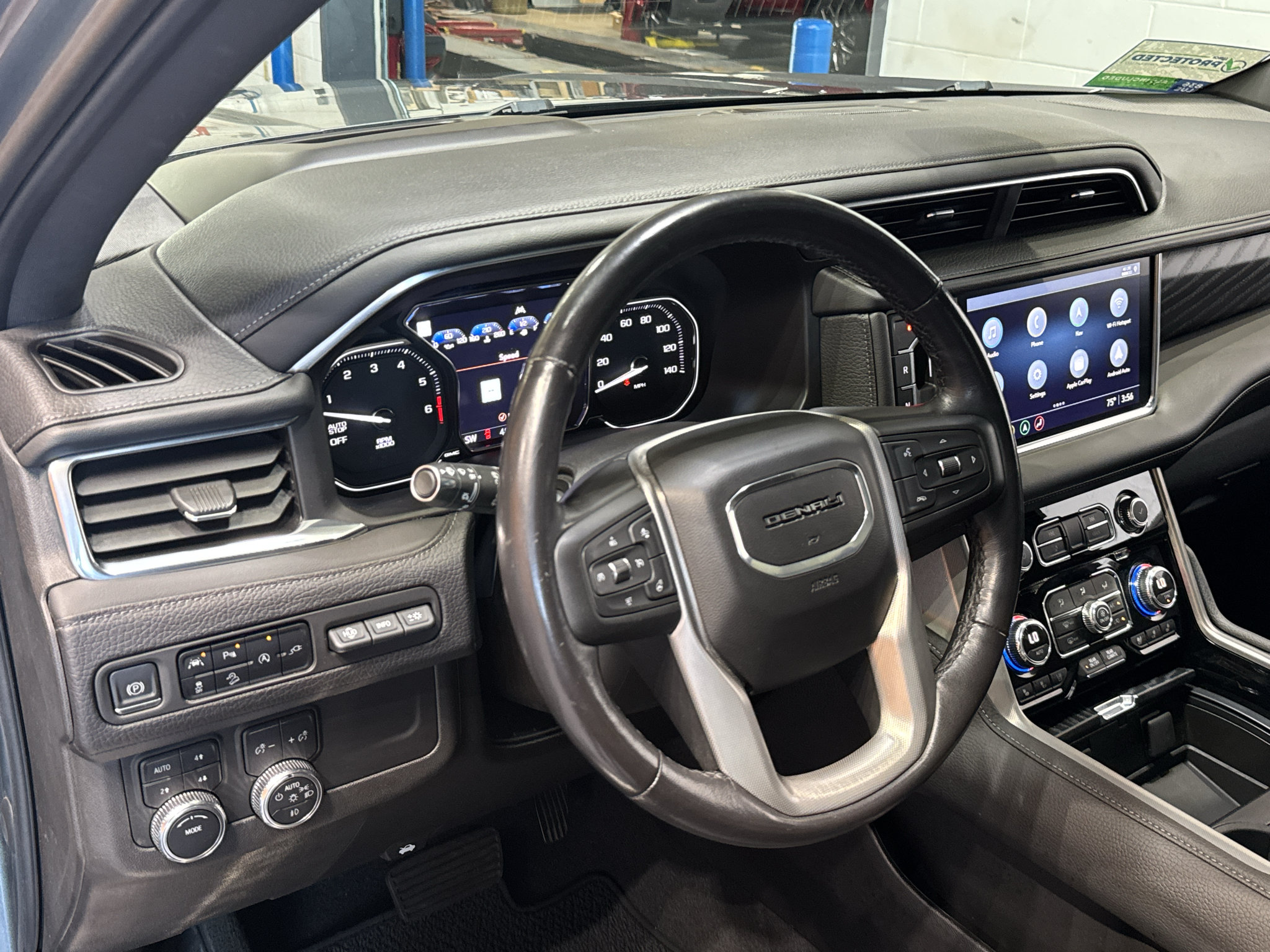 Used 2021 GMC Yukon XL Denali w/ Denali Premium Package AWD/4WD image 21