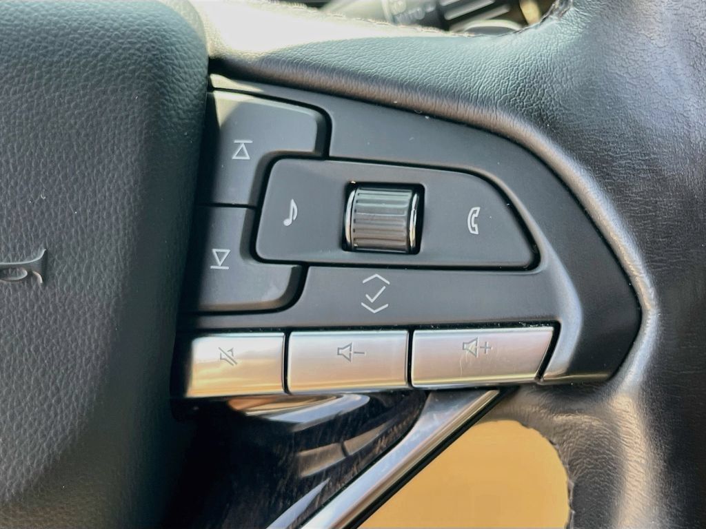 Certified 2022 Cadillac Escalade Premium Luxury w/ Performance Package AWD/4WD image 20