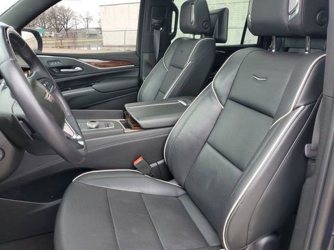 Certified 2023 Cadillac Escalade ESV Premium Luxury w/ Performance Package AWD/4WD image 23