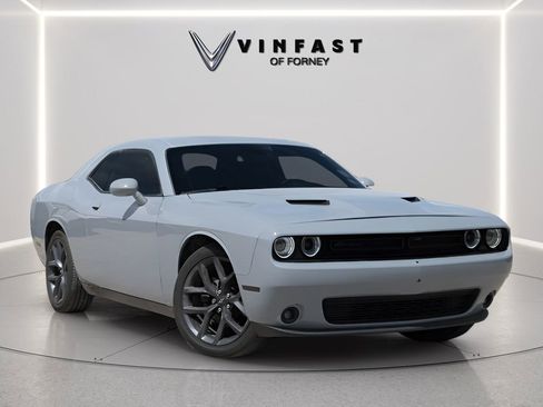 Used 2020 Dodge Challenger SXT w/ Blacktop Package RWD image 4