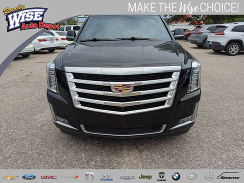 Used 2018 Cadillac Escalade Luxury AWD/4WD image 8