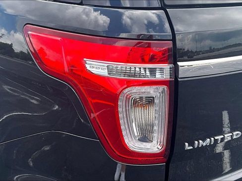 Used 2015 Ford Explorer Limited w/ Equipment Group 302A AWD/4WD image 29