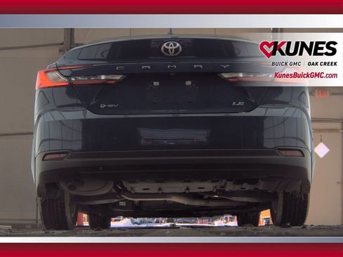 Used 2025 Toyota Camry SE image 25