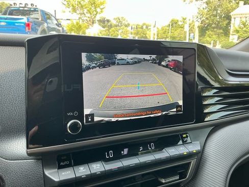 Used 2025 Toyota Camry SE w/ Convenience Package FWD image 22