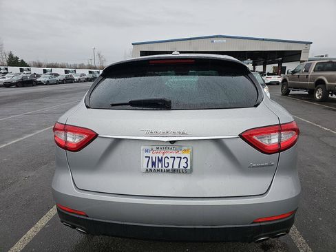 Used 2017 Maserati Levante image 5