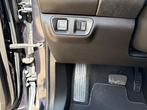Used 2021 GMC Acadia SLE w/ Driver Convenience Package FWD image 32