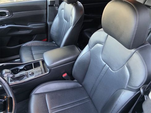 Used 2022 Kia Sorento S image 11