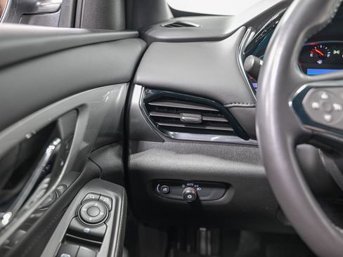 Used 2022 Chevrolet Traverse LT image 18