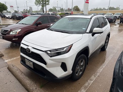 Used 2024 Toyota RAV4 XLE w/ Convenience Package image 1