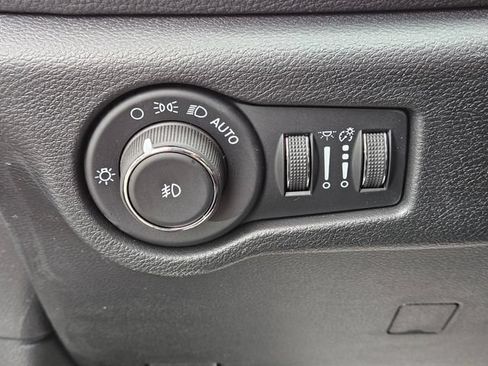 New 2026 Chrysler Pacifica Select FWD image 28