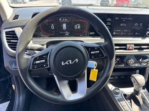 Used 2024 Kia Seltos LX AWD/4WD image 9