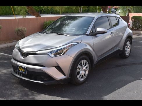 Used 2019 Toyota C-HR LE FWD image 3