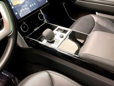 Used 2023 Land Rover Range Rover Long Wheelbase SE image 32