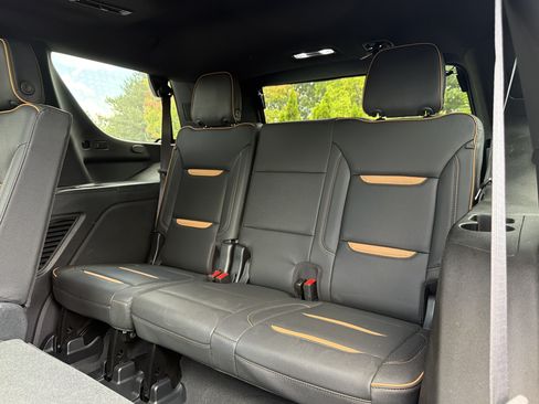 Used 2023 GMC Yukon AT4 w/ AT4 Premium Package AWD/4WD image 11