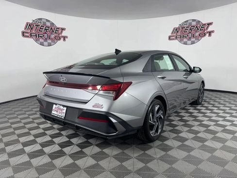 Used 2025 Hyundai Elantra Sport FWD image 7