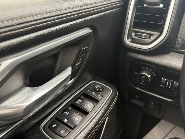 Used 2023 RAM 1500 Laramie AWD/4WD image 15