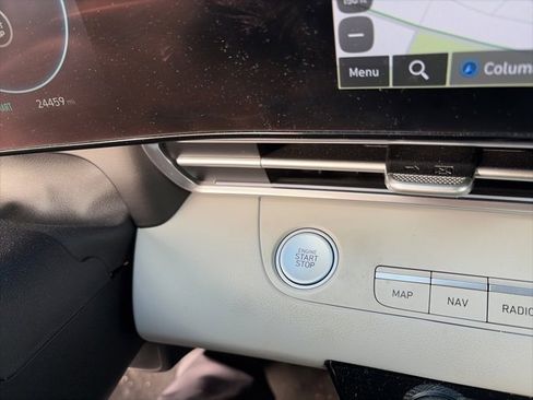 Used 2022 Hyundai Elantra Limited w/ Cargo Package image 12