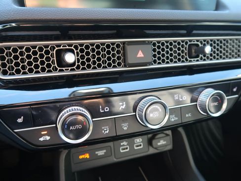 Used 2022 Honda Civic Touring image 32