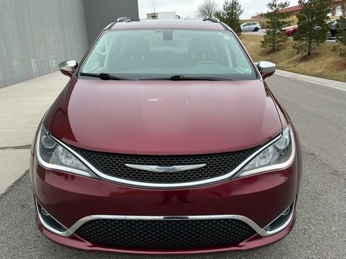 Used 2018 Chrysler Pacifica Limited w/ Tire & Wheel Group image 8