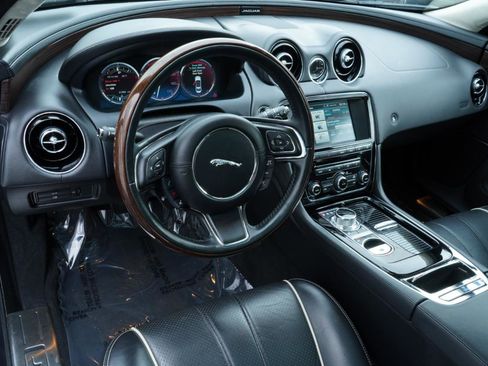 Used 2015 Jaguar XJ L Portfolio AWD/4WD image 23