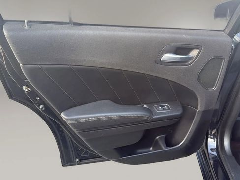 Used 2017 Dodge Charger R/T w/ Plus Group image 29