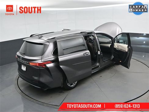Used 2024 Toyota Sienna Platinum image 67
