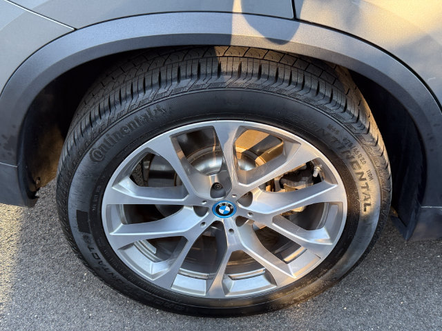 Certified 2024 BMW X5 xDrive50e w/ Premium Package AWD/4WD image 12